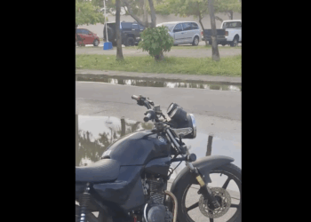 Aeropuerto de San Andrés permanece cercado por charcas de aguas lluvias que se convierten en residuales y no ha habido poder humano de erradicar tan bochornoso paisaje 